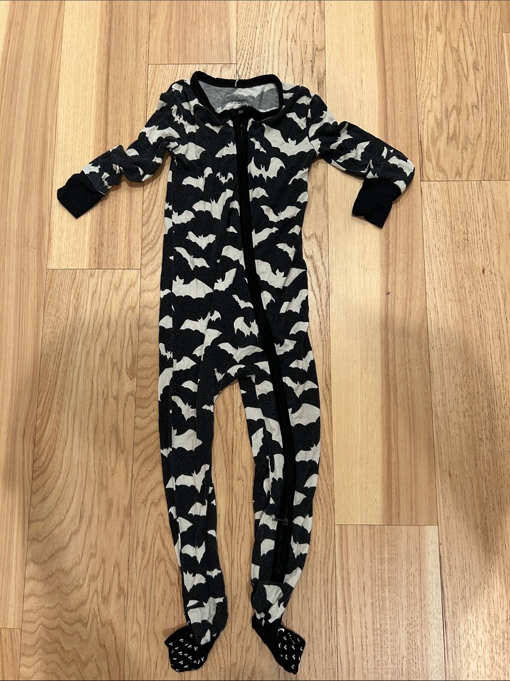 POSH PEANUT GLOW IN THE DARK BATBlack and White Bat Print Kids One-Piece Pajamas